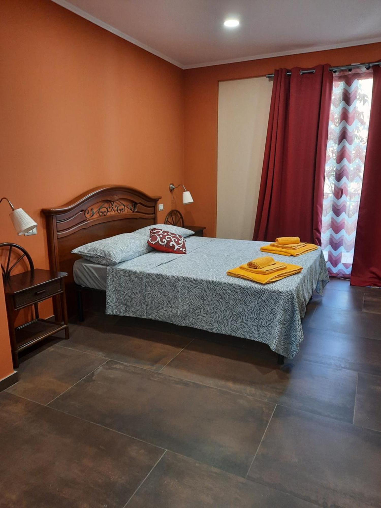 Bed and Breakfast Taorbay Giardini-Naxos Habitación foto